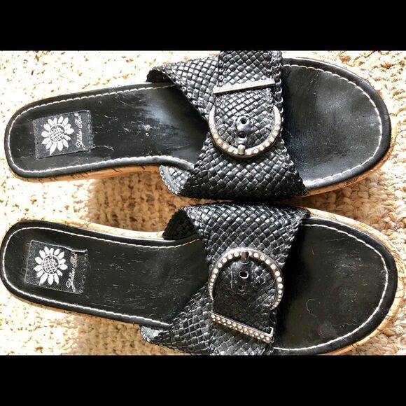 Cute step ins by yellow box size 9 - Picture 1 of 4